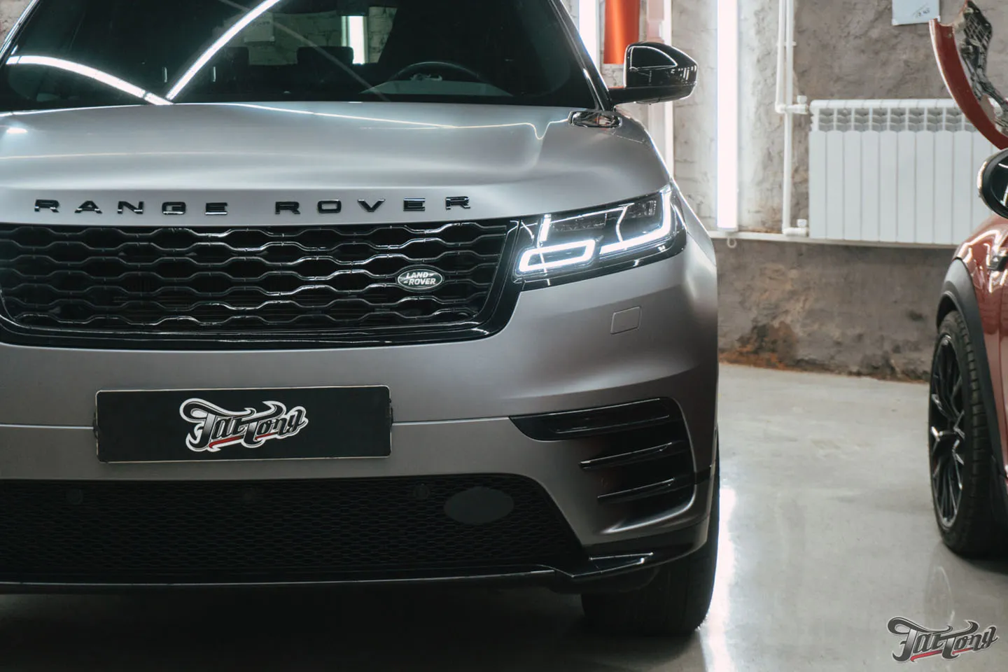 Оклеили Range Rover Velar в матовый полиуретан